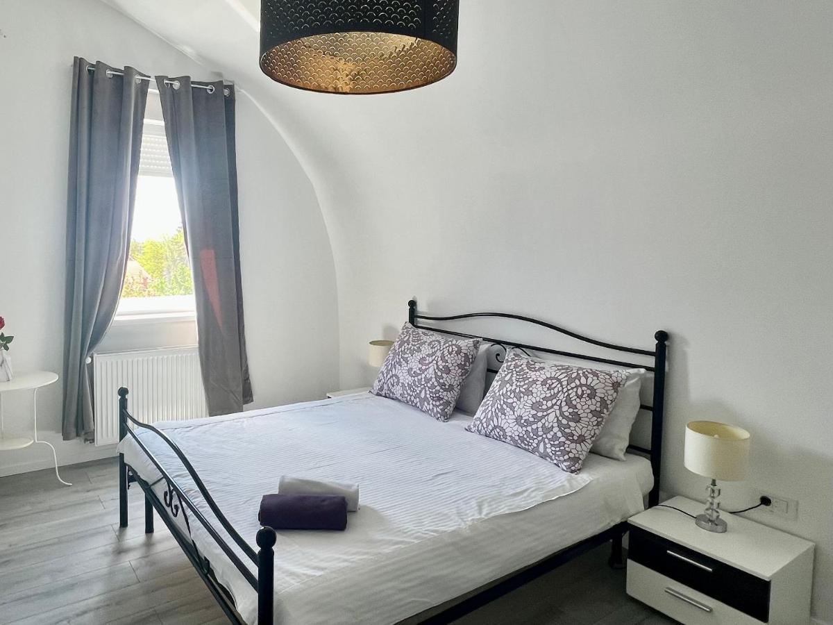 4 Karla Apartment *